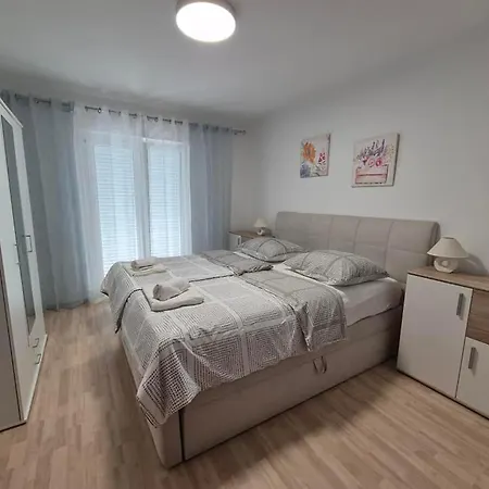 Velinka Apartmán Mundanije